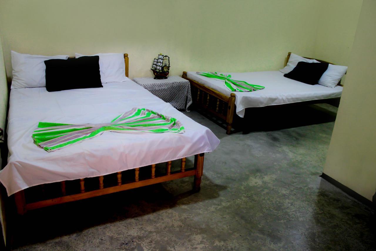 J Hostel קנדי מראה חיצוני תמונה